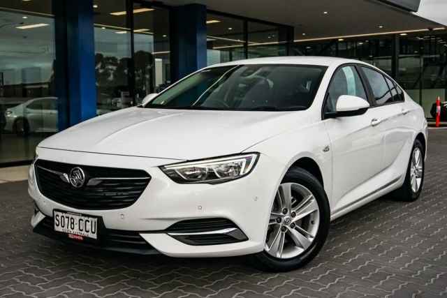 2018 Holden Commodore ZB MY18 LT Liftback White 9 Speed Sports ...