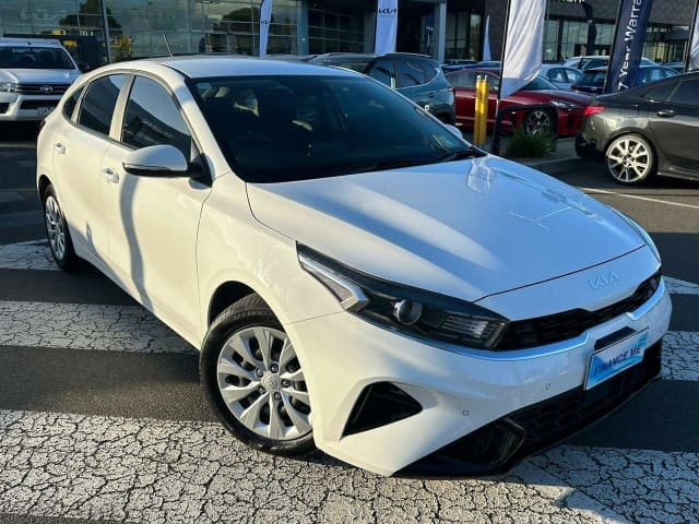 2022 Kia Cerato BD MY22 S White 6 Speed Sports Automatic Hatchback ...