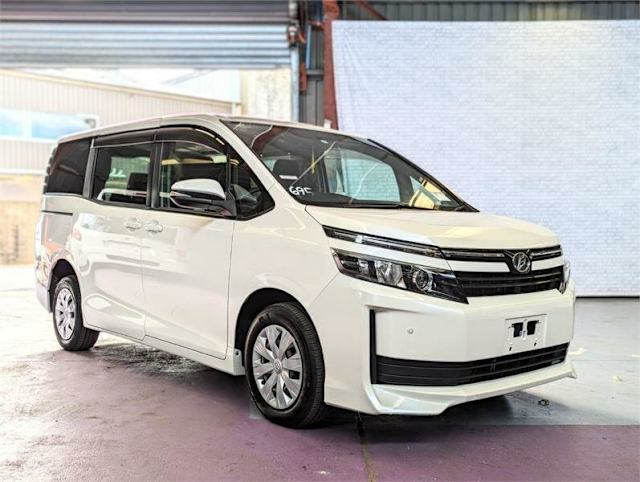 2017 Toyota Voxy MINIVAN PEOPLE MOVER White Automatic 4WD MINIVAN ...