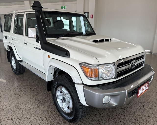 2022 Toyota Landcruiser VDJ76R GXL White 5 Speed Manual Wagon | Cars ...