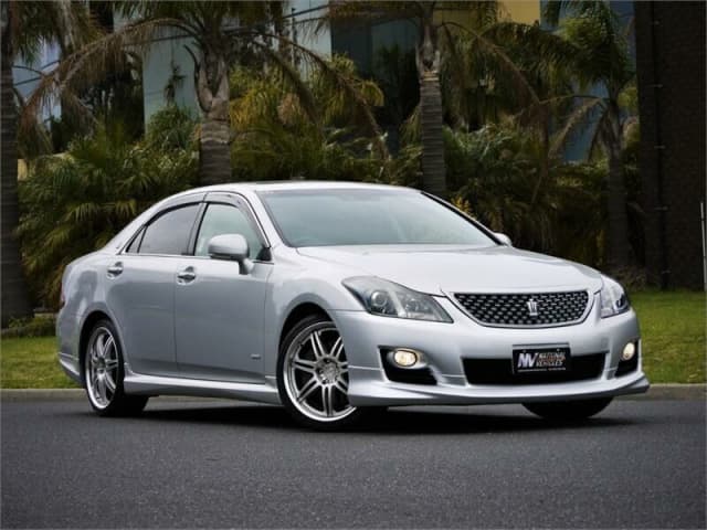 Toyota crown grs204