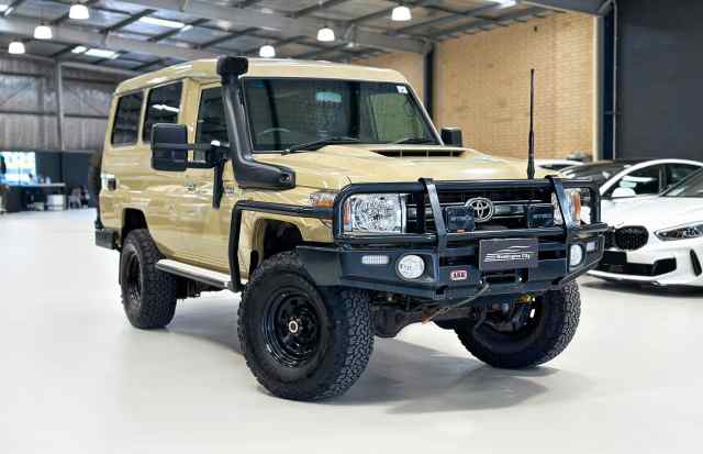 2021 Toyota Landcruiser VDJ78R GXL Troopcarrier Beige 5 Speed Manual ...