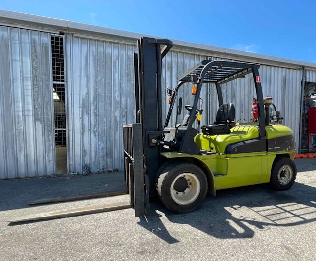 Clark 5000kg capacity LPG forklift with 5500mm 3 stage mast, sideshift