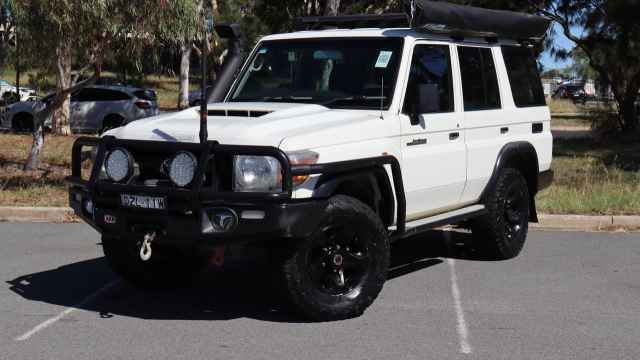 2018 Toyota Landcruiser VDJ76R Workmate White 5 Speed Manual Wagon ...