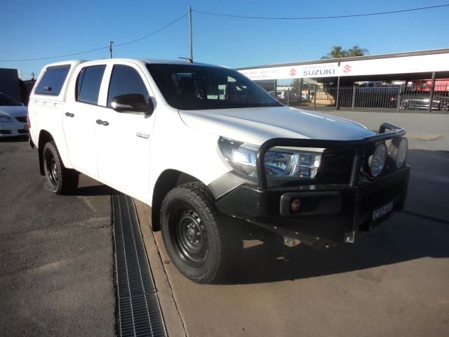 2017 Toyota Hilux GUN125R Workmate (4x4) White 6 Speed Automatic Dual ...