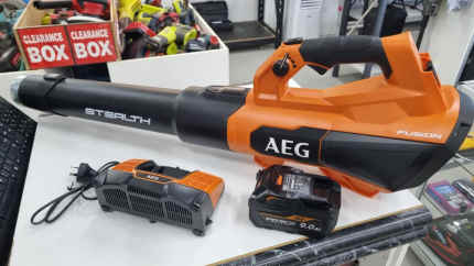 AEG Fusion Stealth Blower with Battery kit Power Tools in Gray NT