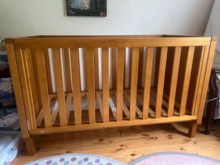 King parrot 2024 cot bed