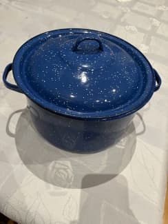 Vintage Blue and White Speckled Enamelware Sauce Pan Cook Pot: 