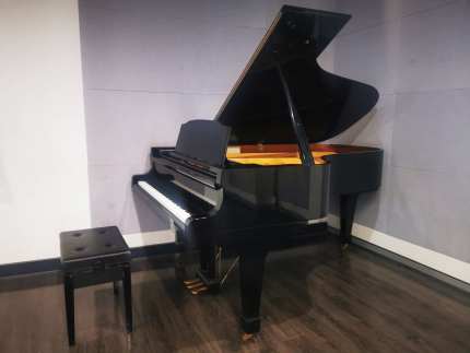 Selling a deals piano near me