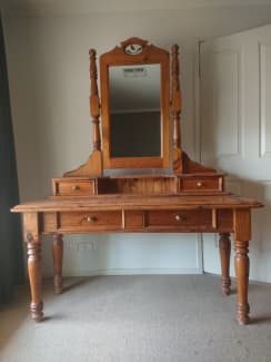 gumtree dressing table with mirror