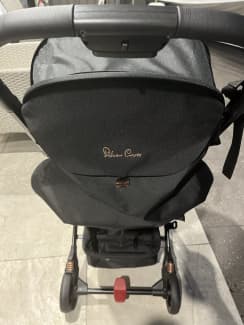 Wing pram outlet