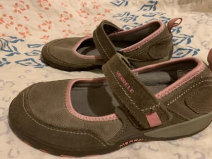 Baby girl walking hot sale shoes size 2