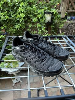 NIKE AIR MAX PLUS TRIPLE BLACK NIKE TN TRIPLE BLACK ON FOOT 