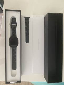 Apple Watch 2 Nike 42 mm locked and cracked screen | Other