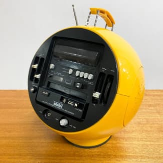 Radio Vintage with 2 Weltron 'Space Ball' 2004 speakers