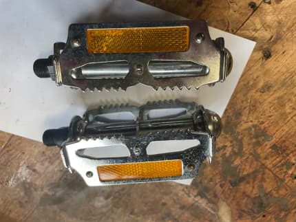 Old school metal online bike pedals