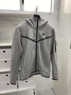 nike tech size medium