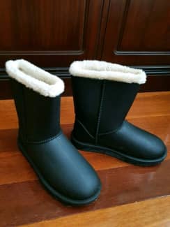 ladies fur boots size 6