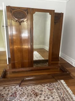 Gumtree 2024 antique wardrobe