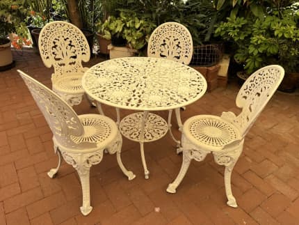 Wrought iron outdoor dining table and 4x chairs Outdoor Dining