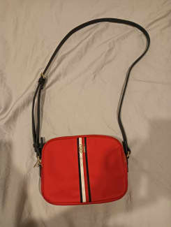 Tommy hilfiger crossbody hot sale bag australia