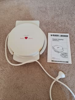 Black & Decker Sweet Hearts Waffle Maker Iron G12 used 