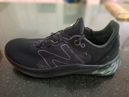 Plain black outlet new balance