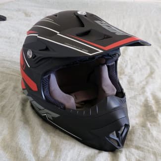 Dirt bike helmets cheap gumtree