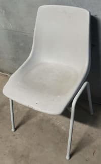 second hand plastic chairs