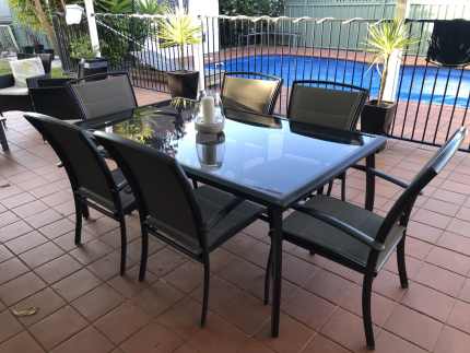 outdoor dining table gumtree