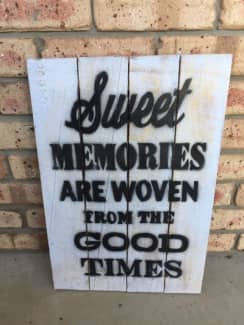 antiques and collectables sign