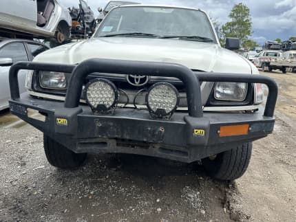 2003 toyota on sale hilux bullbar