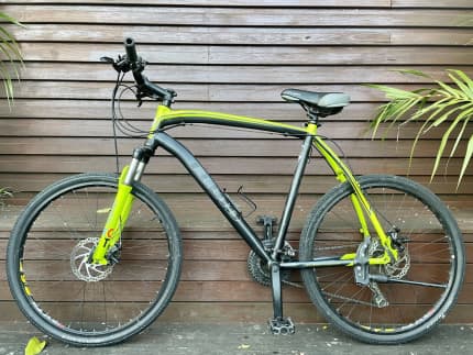 23 inch frame mens hybrid bike