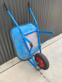 Kelso store narrow wheelbarrow