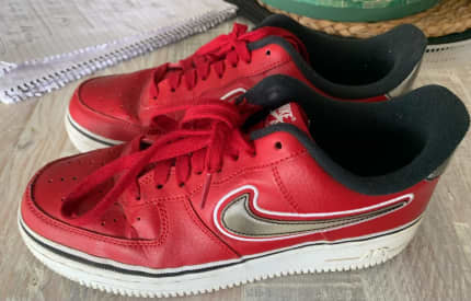 Air force 1 low hotsell sport nba varsity red