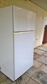 kelvinator 500 litre fridge