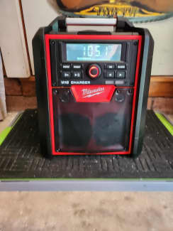 Milwaukee m18 jobsite online radio