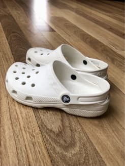 white crocs size j3