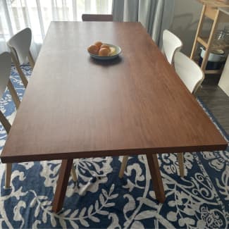 matt blatt dining table round