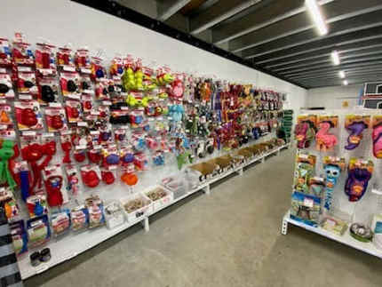 BRAND NEW Pet Shop HUGE Hoppers Crossing. Pet Products