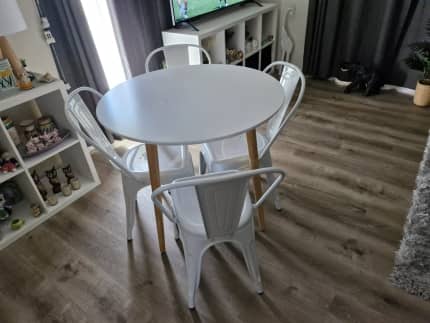 Toto 4 store seater dining table