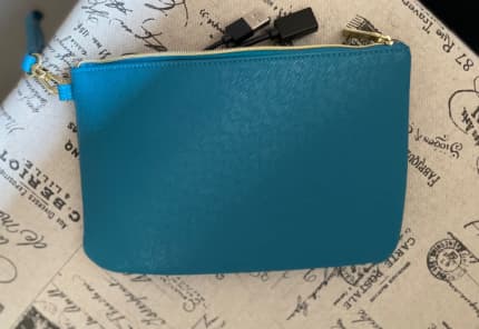 Purse with built online in charger