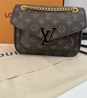 What Fits in my LOUIS VUITTON Passy