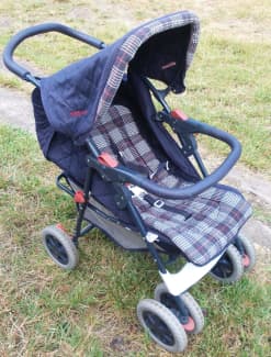 Childcare hotsell tandem pram