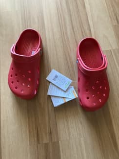 Red crocs hot sale size 8