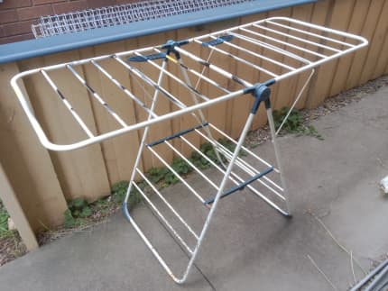 Gumtree clothes online rack