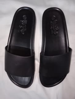 Mossimo Women Black slides. Single foot strap. Moulded footbed