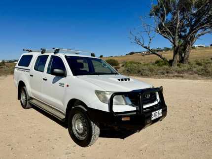 2014 TOYOTA HILUX SR (4x4) 5 SP MANUAL DUAL CAB P/UP Streaky Bay Streaky Bay Area Preview
