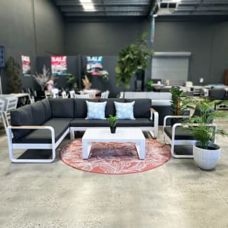 Outdoor lounge setting discount gumtree