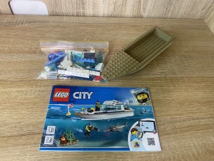 Lego 60221 diving online yacht stores